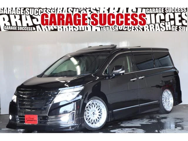 Nissan ELGRAND — фото 1