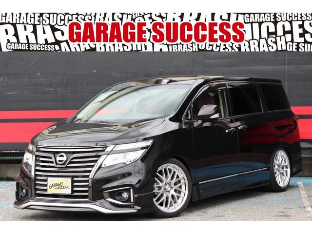Nissan ELGRAND — фото 1
