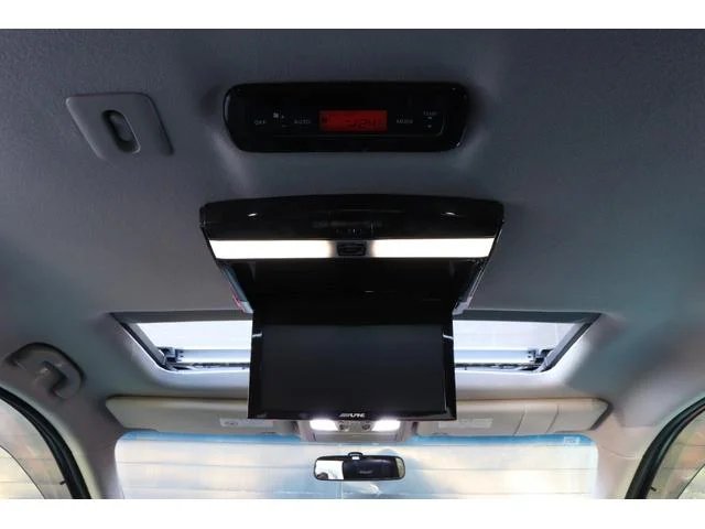 Nissan ELGRAND — фото 4