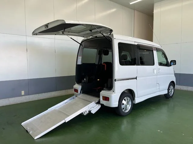 Daihatsu ATRAI WAGON — фото 1