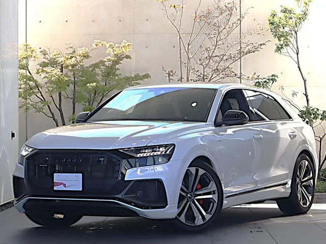 Audi Q8 — фото 1