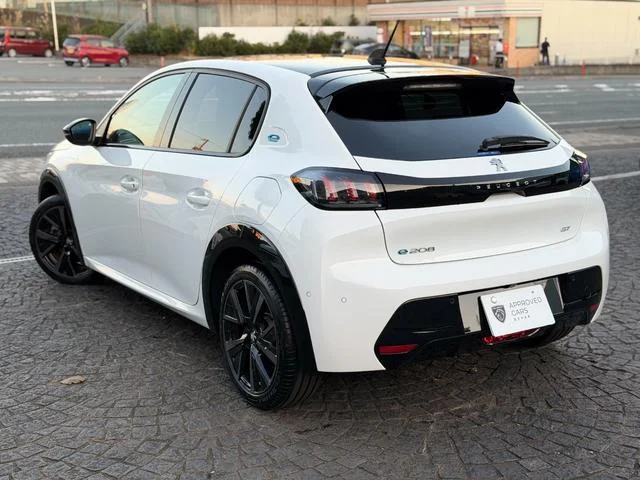 Peugeot E-208 — фото 2