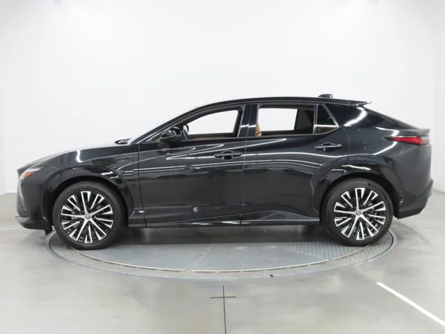 Lexus RZ — фото 3