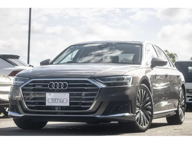 Audi A8 — фото 1