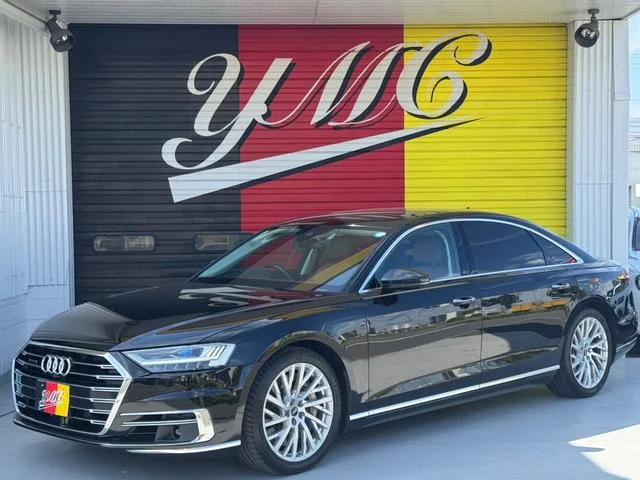 Audi A8 — фото 1