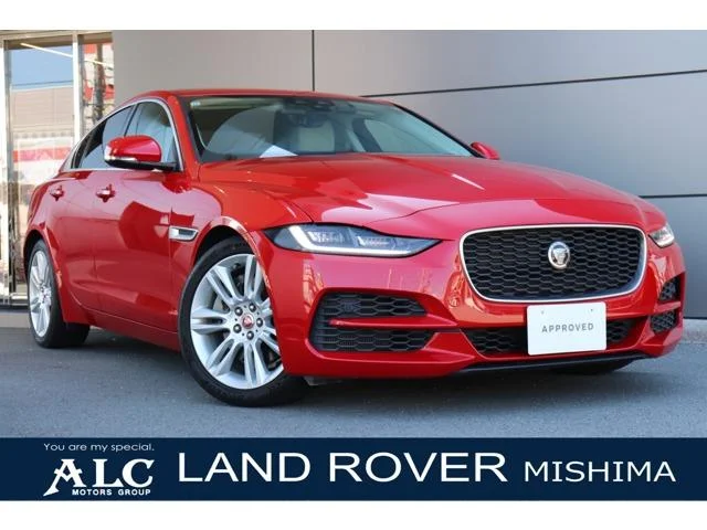 Jaguar XE — фото 1