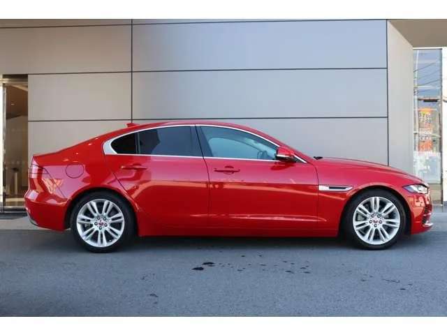 Jaguar XE — фото 3