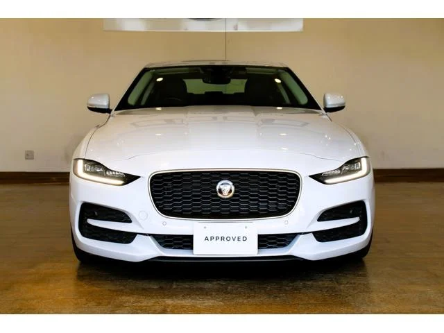 Jaguar XE — фото 2