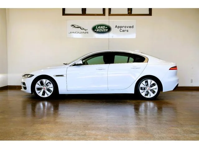 Jaguar XE — фото 3