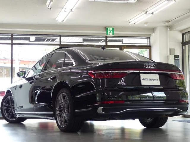 Audi A8 — фото 2