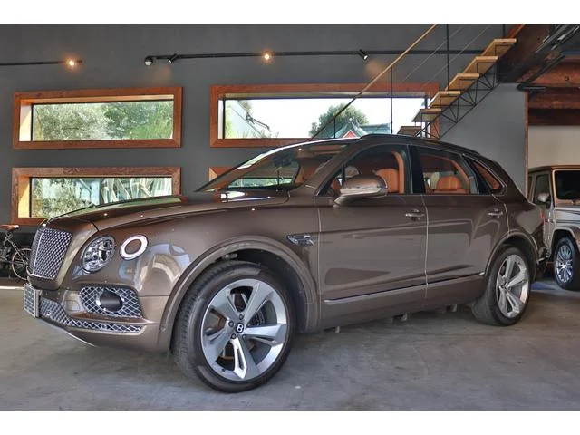 Bentley BENTAYGA — фото 1
