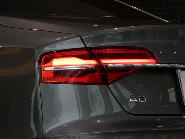 Audi A8 — фото 4