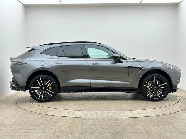 ASTON MARTIN DBX — фото 4