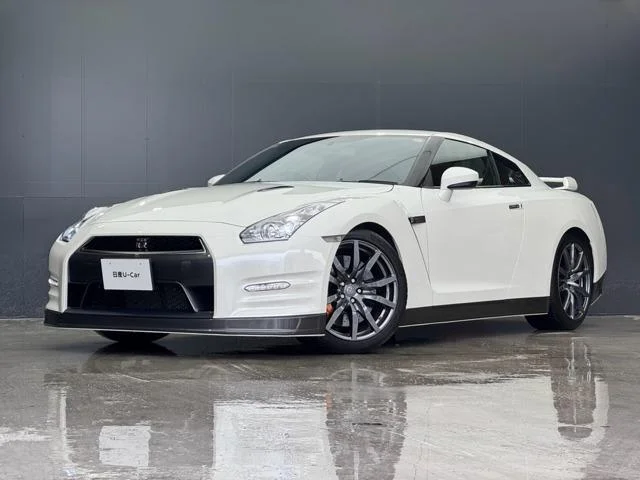 Nissan GT-R — фото 1