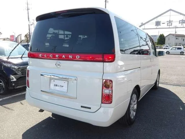Nissan ELGRAND — фото 4