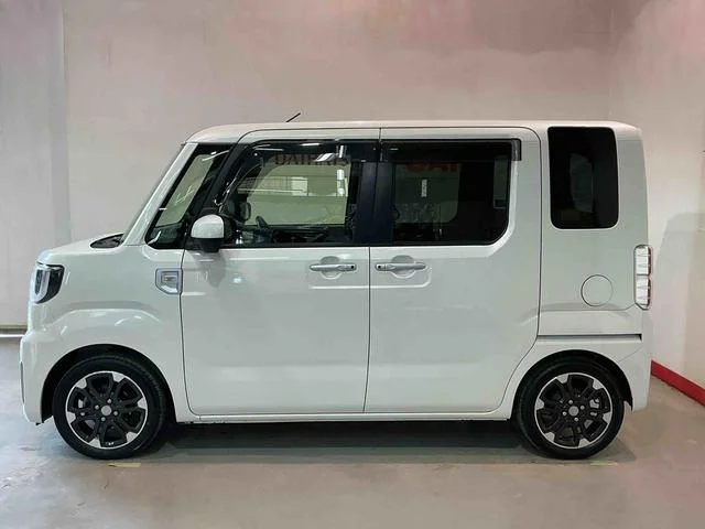 Daihatsu WAKE — фото 3