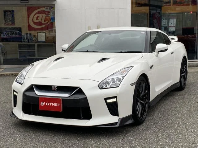 Nissan GT-R — фото 1