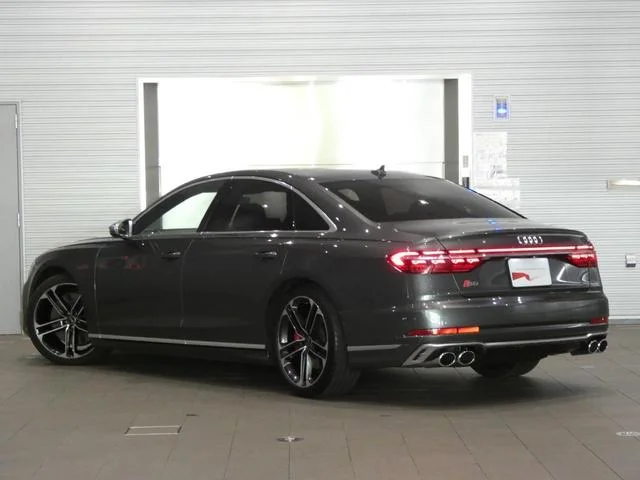 Audi S8 — фото 6