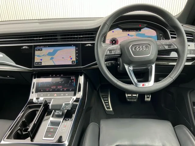 Audi Q8 — фото 6