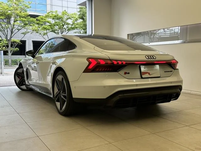 Audi RS E-TRON GT — фото 4