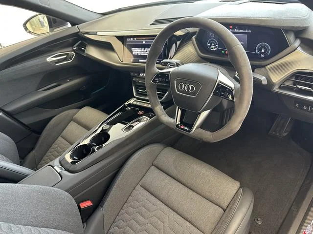 Audi RS E-TRON GT — фото 6