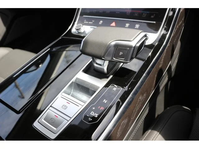 Audi A8 — фото 5