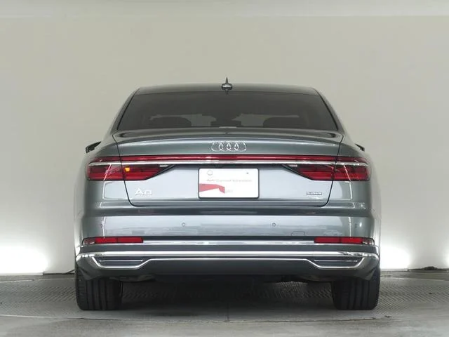 Audi A8 — фото 5