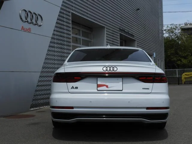Audi A8 — фото 4