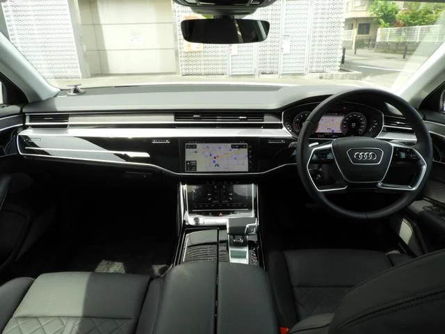 Audi A8 — фото 5