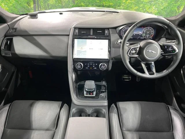 Jaguar E-PACE — фото 2