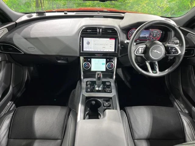 Jaguar XE — фото 2