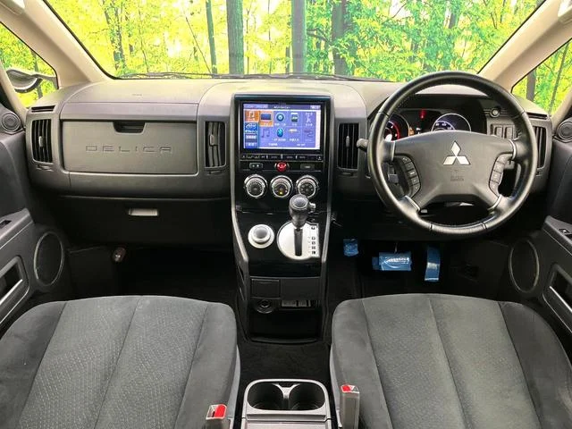 Mitsubishi DELICA D5 — фото 2