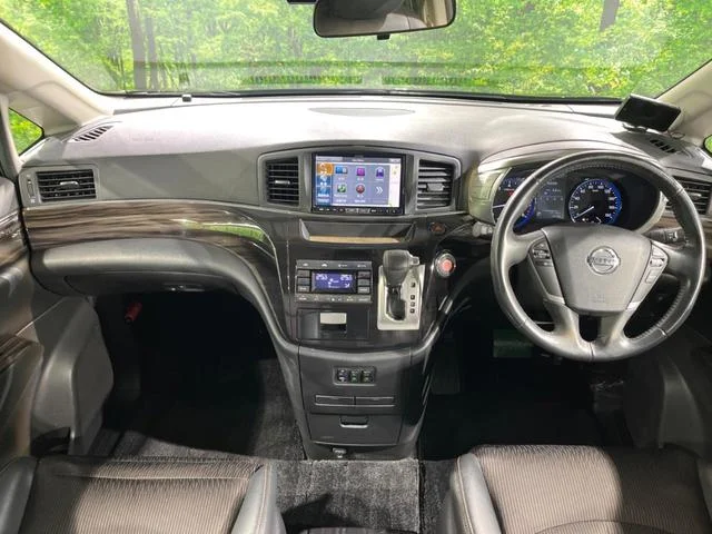 Nissan ELGRAND — фото 2