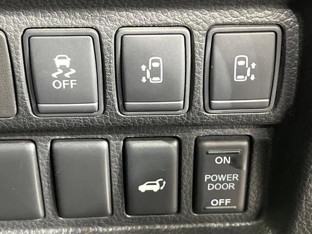 Nissan ELGRAND — фото 4