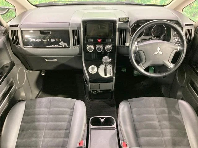 Mitsubishi DELICA D5 — фото 2
