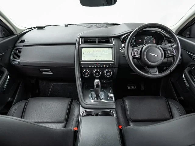 Jaguar E-PACE — фото 2
