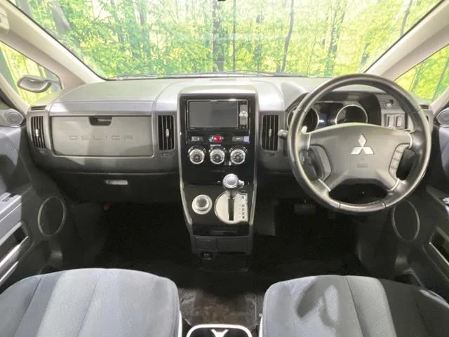 Mitsubishi DELICA D5 — фото 2