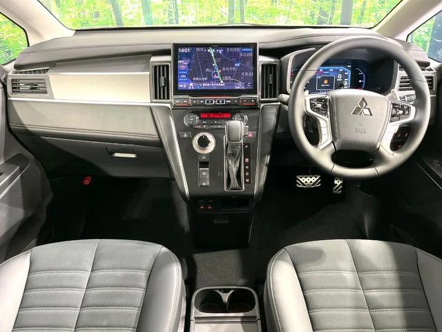 Mitsubishi DELICA D5 — фото 2