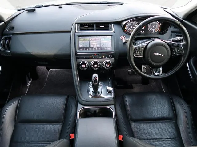 Jaguar E-PACE — фото 2