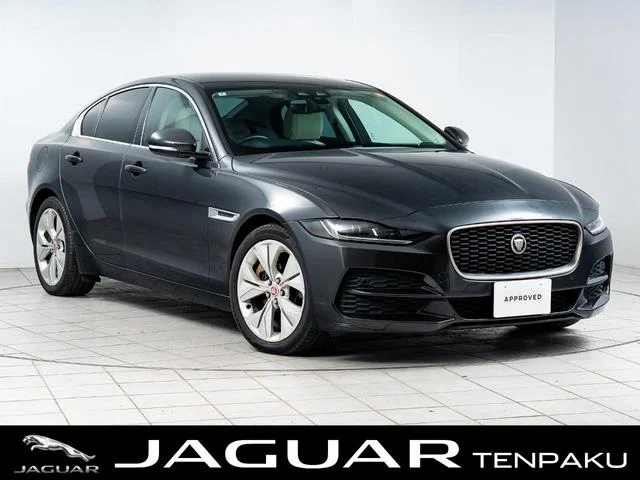 Jaguar XE — фото 1