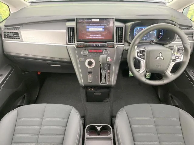 Mitsubishi DELICA D5 — фото 2