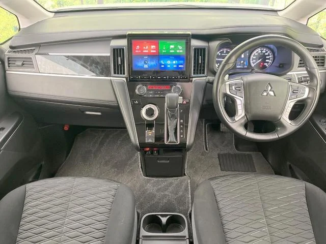 Mitsubishi DELICA D5 — фото 2