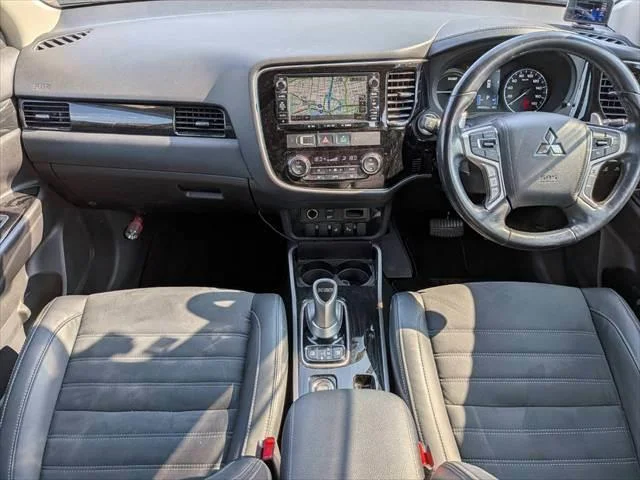 Mitsubishi OUTLANDER — фото 3