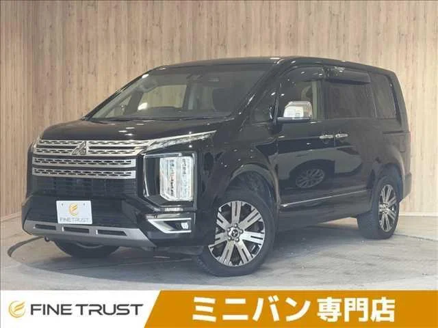Mitsubishi DELICA D5 — фото 1