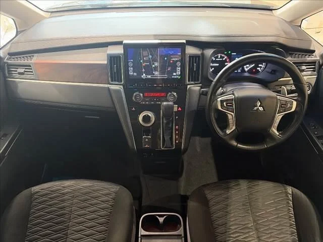 Mitsubishi DELICA D5 — фото 3