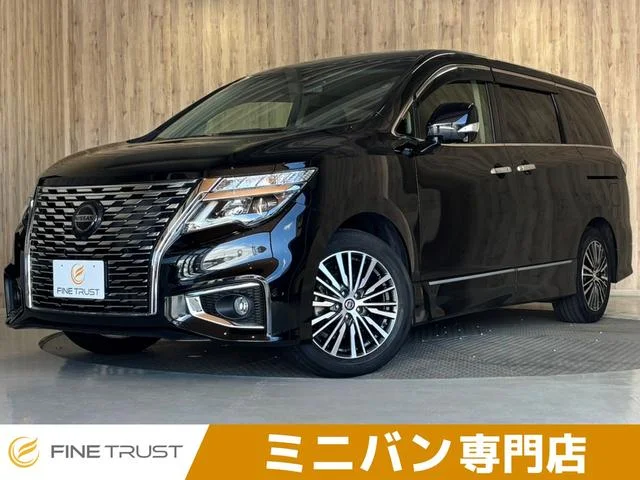 Nissan ELGRAND — фото 1