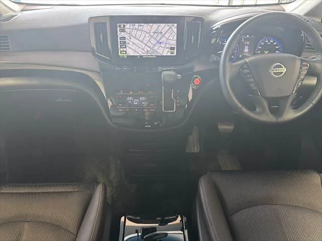 Nissan ELGRAND — фото 3
