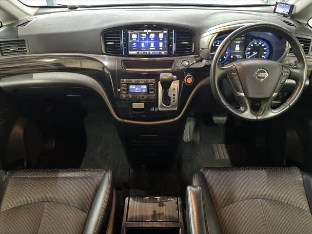 Nissan ELGRAND — фото 3