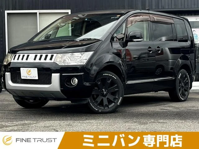 Mitsubishi DELICA D5 — фото 1