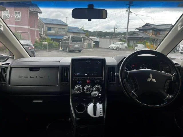 Mitsubishi DELICA D5 — фото 3